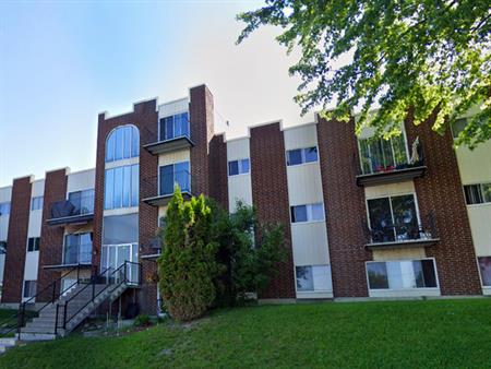 BEAU 5 1/2 | CHAUFFAGE Inclus|