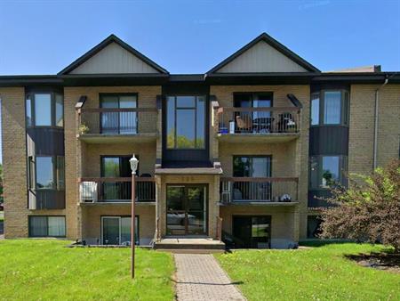 2 CH - 1 SDB - Sainte-Julie - $1,600 /mo
