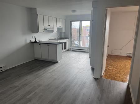 Laval-Des-Rapides, Grand 4 1/2 à Louer