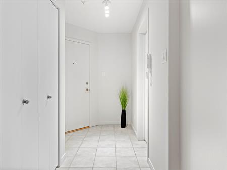 Appartement 41/2 à Louer Avec GARAGE