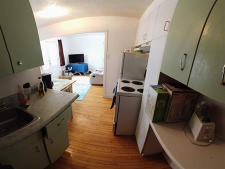 1 CH - 1 SDB - Québec - $895 /mo