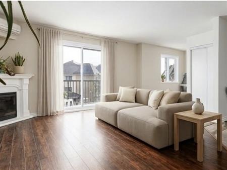Condo Lumineux 2 Ch. + 1 Sdb + Bureau –