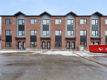 🏗️ NOUVEAU PROJET EN CONSTRUCTION 5 1/2 Disponible à partir de maintenant– Ste-Martine