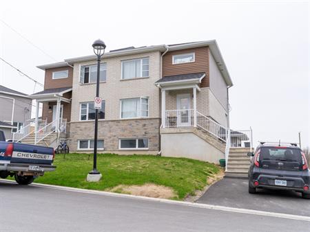 Grand 3 Chambres Sur 2 étages à Louer