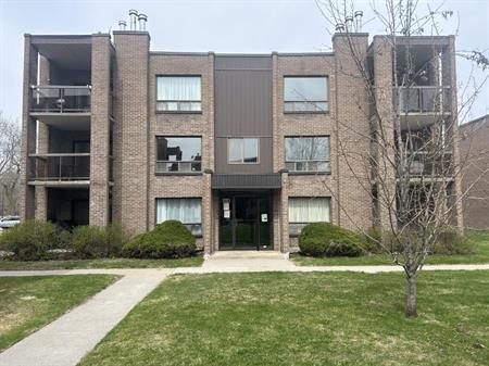 Grand condo 4 1/2 à louer à Pierrefonds