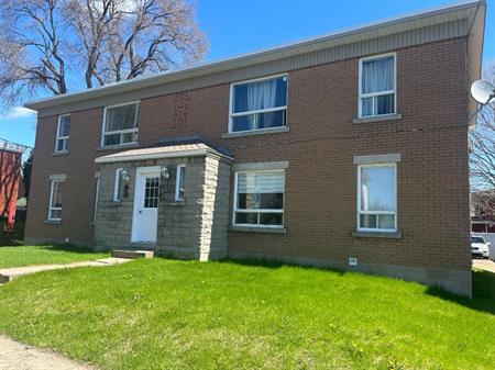 GRAND 4 1/2 ENSOLEILLÉ & LUMINEUX — 2 CHAMBRES — TROIS-RIVIÈRES — 1 100$/MOIS