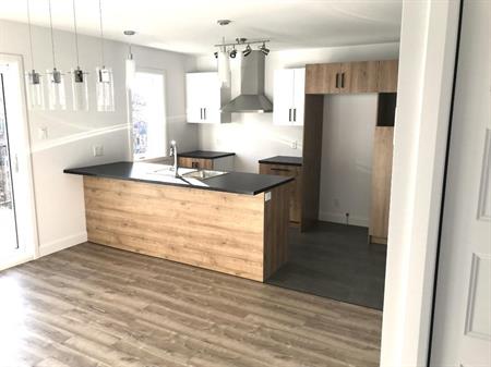 Superbe 5 ½ style CONDO (2019) à Farnham – Thermopompe & 2 Stationnements