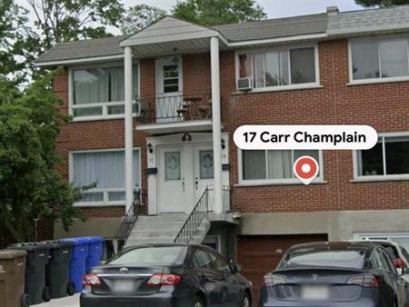 Grand 5 1/2 à louer à Blainville avec accès cour arrière.