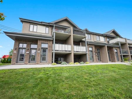 🏡 CONDO lumineux, moderne et spacieux 5 ½ (3 chambres fermées)