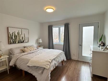 Grand appartement 4 1/2 sur 2 étages