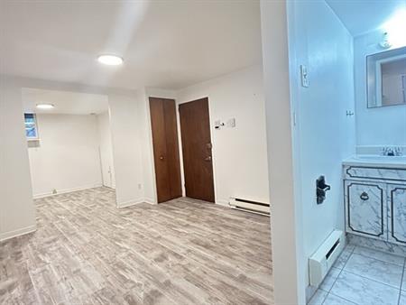 À Louer – 2 ½ –5174 Ave, App. C . Bourbo