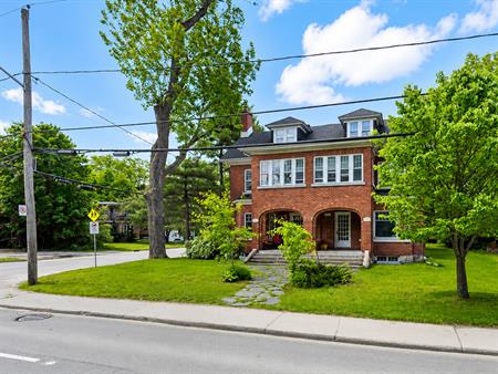 BEAU 5½| JACQUES-CARTIER| JUILLET