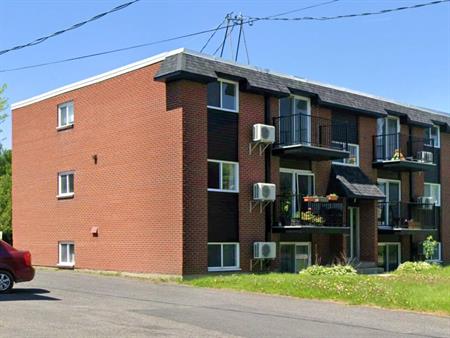 2 CH - 1 SDB - Sainte-Julie - $1,600 /mo