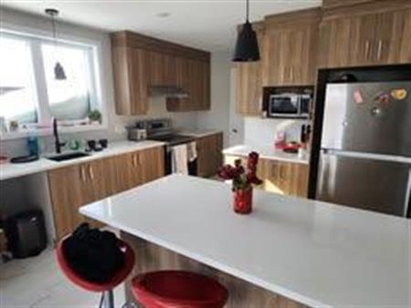 🏡 TRÈS GRAND 4½ HAUT DE GAMME – 1150 PI² – FACE À UN PARC 🌳