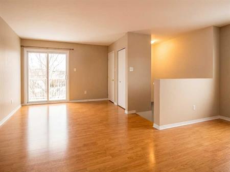 Condo supérieur 3 chambres à louer – Plateau / Hull