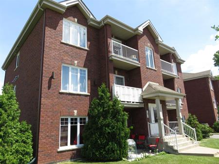 MAGNIFIQUE 4½ À LOUER À ST-RÉMI – 3e ÉTA