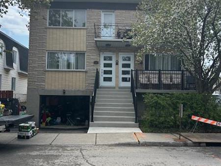 Anjou 4 1/2 rénové, haut de triplex détaché