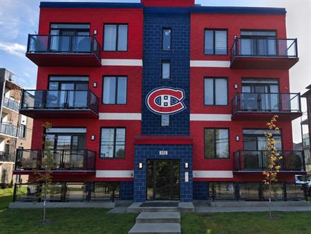 5 ½ neuf, St-Constant, Plafond 9 pi, toit terrasse, 2 balcons, libre juillet