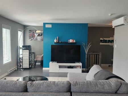 Grand Condo -3 Chambres Sur 2 étage