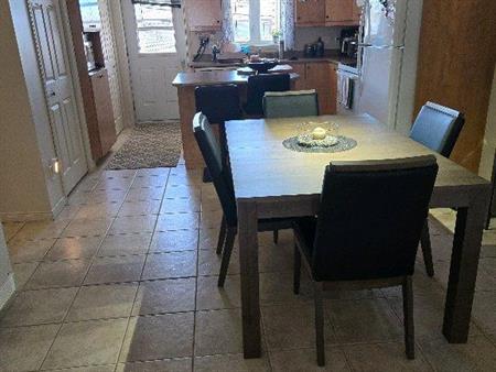 BEAU 4 1/2 STYLE CONDO AVEC GARAGE QUARTIER RECHERCHÉ À SHAWINIGAN-SUD