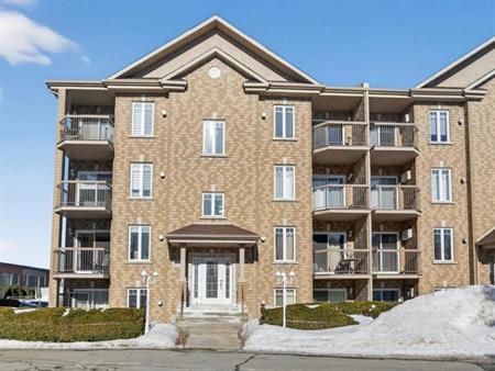 À louer /for rent 4 1/2 Disponible 1er juillet chomedy Laval
