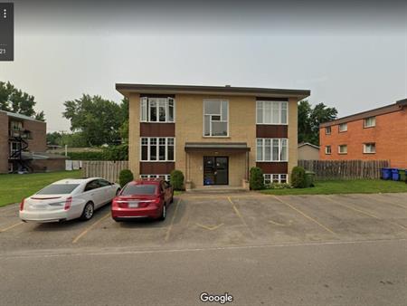 Grand logement 4 1/2 a louer