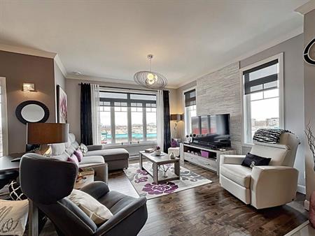 Condo 4 ½ lumineux avec vue sur la ville 2 stationnements 1580$ /mois - Disponible le 1er juillet