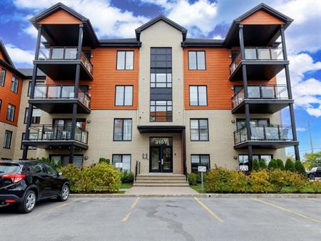 4 1/2 SPACIEUX CONDO