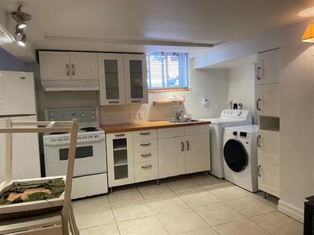 LOFT AIRE OUVERTE Saint-Lambert 5 minutes à pieds du Métro Longueuil