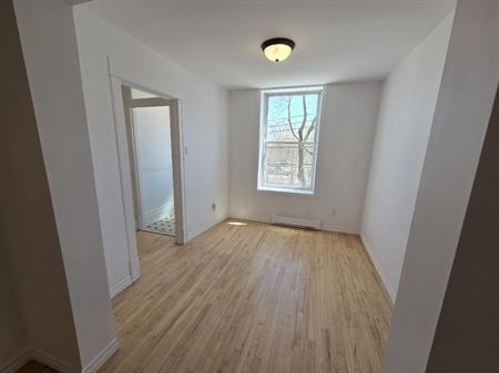 Beau 4½ tranquille et rénové dans Rosemont-La-Petite-Patrie, 1395$/mois. Avec terrasse, près du Plateau et de la piste cyclab