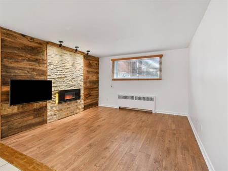 Charmant Condo 4 1/2 semi-meublé à louer dans le coeur de Saint-Lambert, à 15mins du centre-ville de Montréal