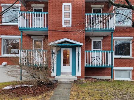 Logements Lumineux Avec 4 Andes Chambres