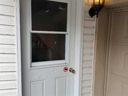 Rare Lachine ouest le 1 jul, 3 1/2 semi basement sunny, especial $ 899, tranquil et bon