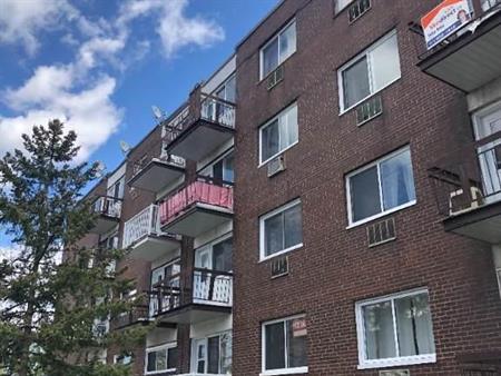Grand condo 3.5 chauiffe avec electros inclue a Cartierville