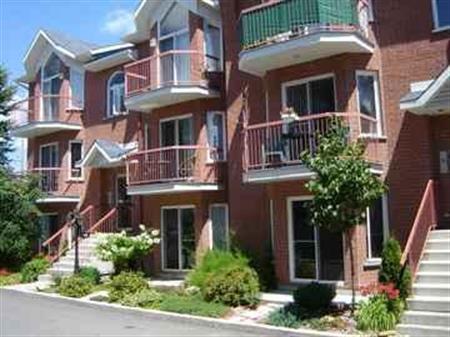 Grand 4 1/2 style condo à louer à Ste-Thérèse