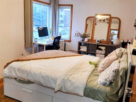 6 1/2: lumineux, grandes chambres, balcons et cours