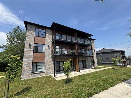 MAGNIFIQUE 5 1/2 | BALCON |