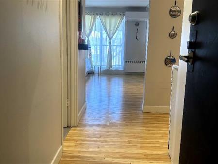 2 ½ Apartment for Rent – $1050/month (June) – Heating, electricity & internet included – Available starting June 1