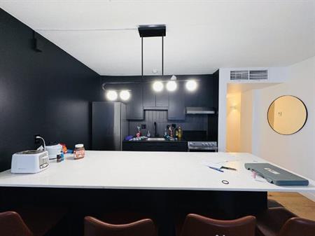 Loft entièrement meublé à louer Saint-Jean-Baptiste juillet 2025