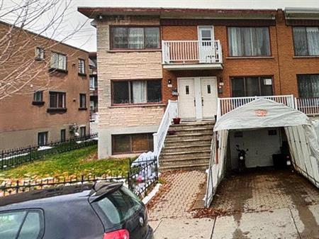 Maison / Appartement a louer avec Garage interieure et Cour