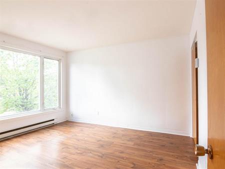 Immeuble - 250 Codère / 251 Salaberry Grand 4,5 Près Du Cegep
