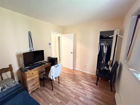 Grand 4 ½ Spacieux à Vimont Laval