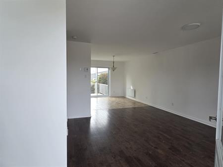 Grand Logement 2 étages Avec Cours Privé