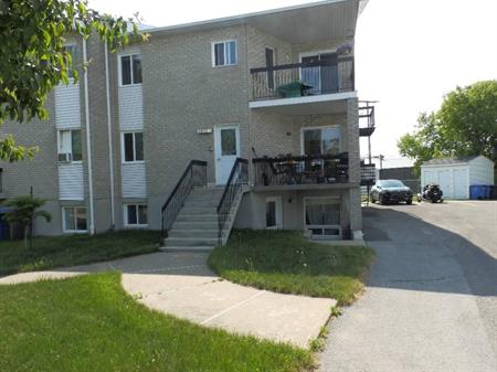 Logement 4 1/2 demi sous sol triplex