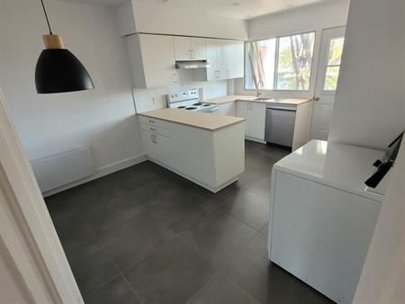 Grand 4 ½ Ensoleillé, Rénové, Disponible
