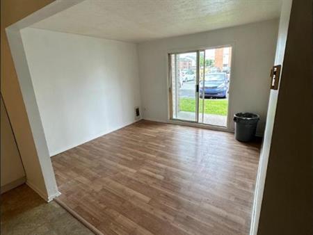 2 CH - 1 SDB - Granby - $1,299 /mo