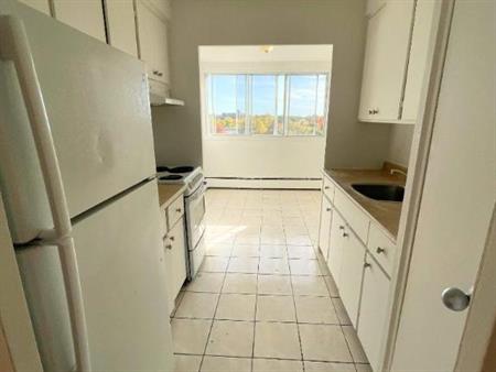 2 CH - 1 SDB - Montréal - $1,595 /mo