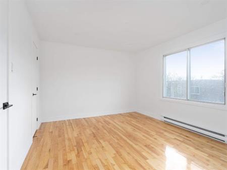 2 CH - 1 SDB - Montréal - $1,899 /mo