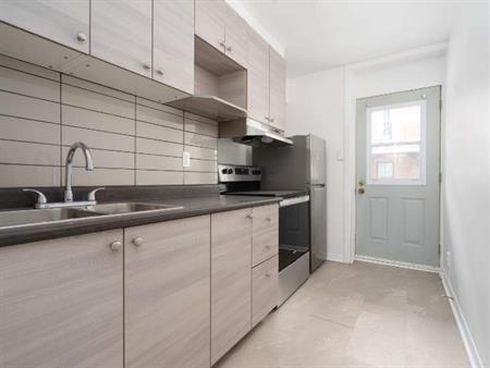 2 CH - 1 SDB - Westmount - $1,999 /mo