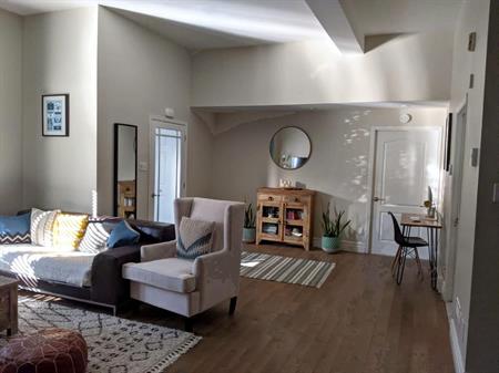 Verdun 6½ 1500 sqft renovated – yard, parking, waterfront, metro